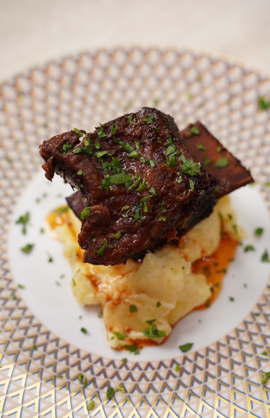 APPLE CIDER BRAISE SHORT RIBS WITH PARMESAN MASHED POTATOES